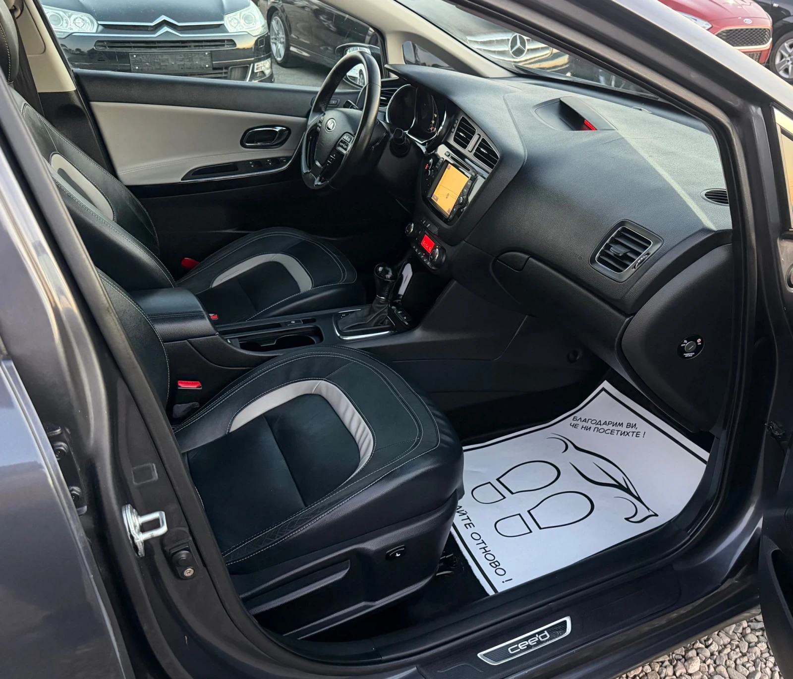 Kia Ceed 1.6 CRDI * АВТОМАТ* НАВИГАЦИЯ* ПАНОРАМА* , снимка 15 - Автомобили и джипове - 55657462