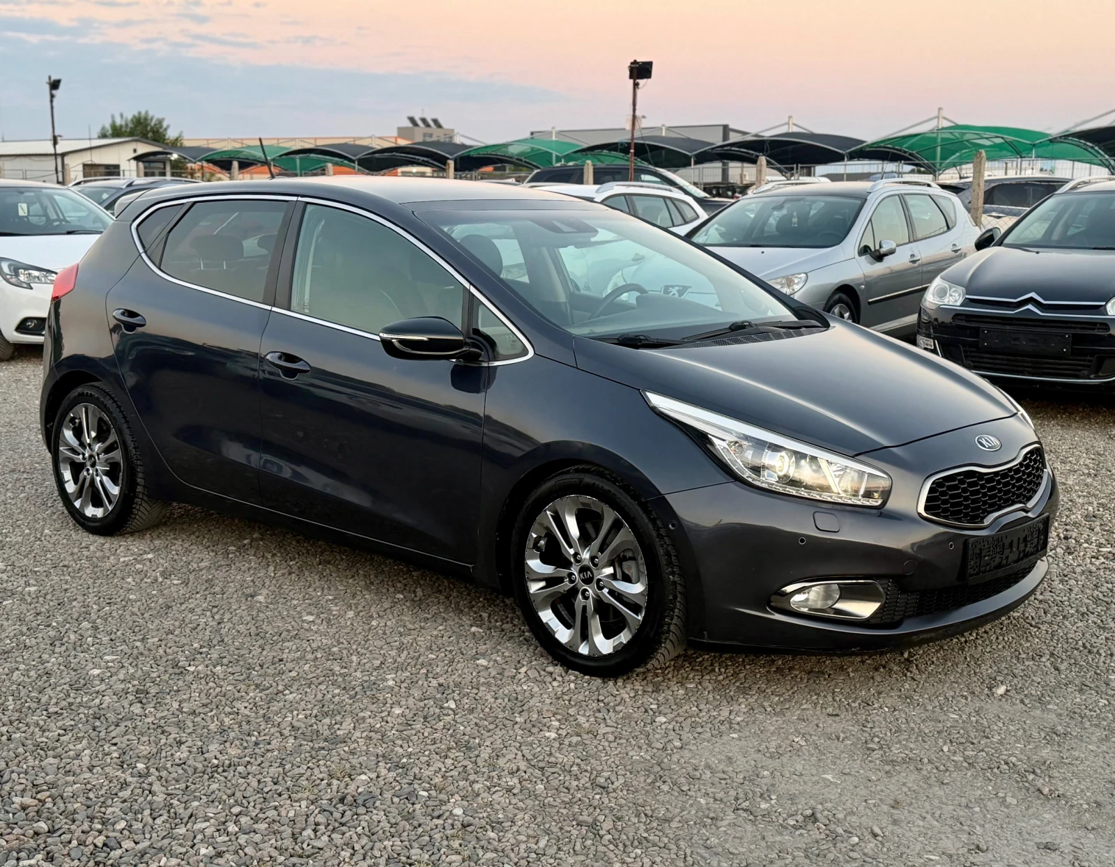Kia Ceed 1.6 CRDI * АВТОМАТ* НАВИГАЦИЯ* ПАНОРАМА* , снимка 3 - Автомобили и джипове - 55657462