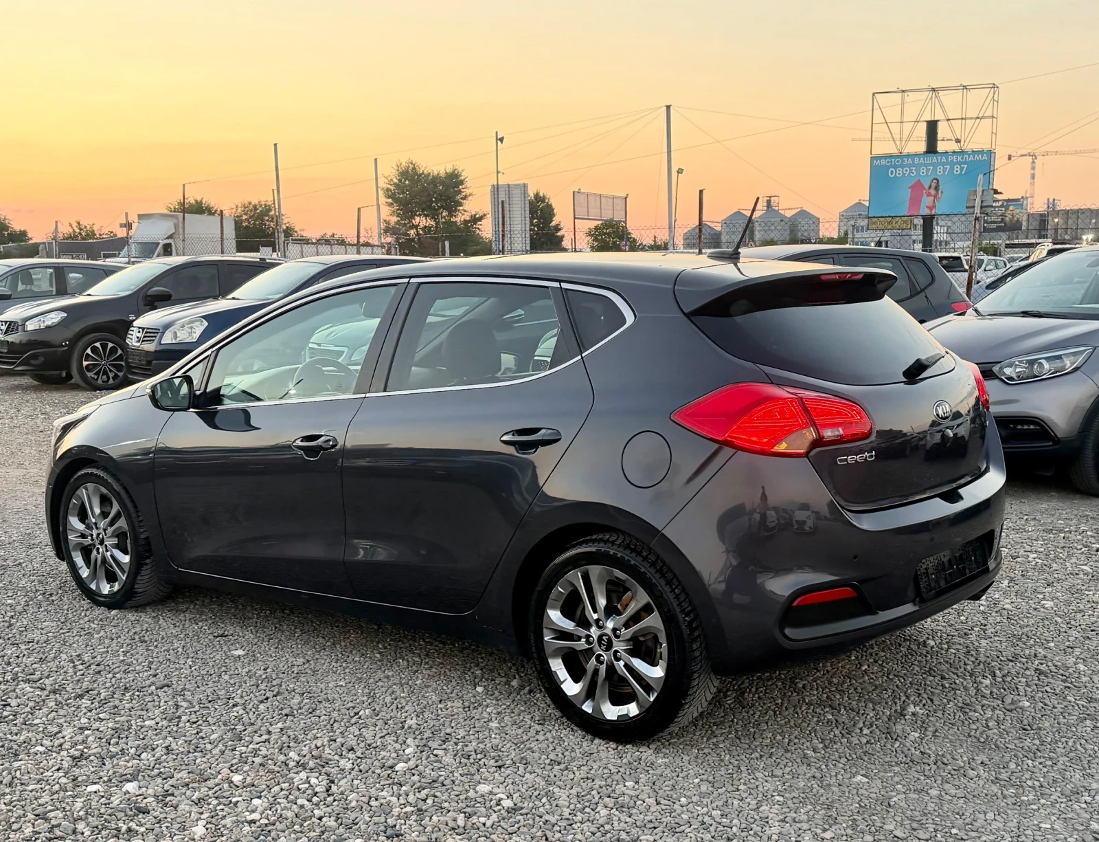 Kia Ceed 1.6 CRDI * АВТОМАТ* НАВИГАЦИЯ* ПАНОРАМА* , снимка 6 - Автомобили и джипове - 55657462