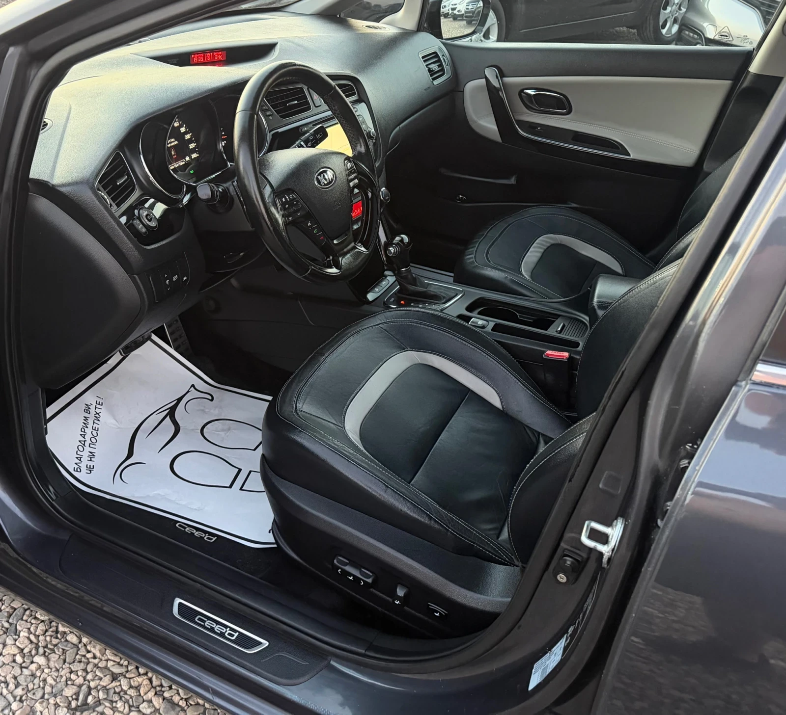 Kia Ceed 1.6 CRDI * АВТОМАТ* НАВИГАЦИЯ* ПАНОРАМА* , снимка 11 - Автомобили и джипове - 55657462
