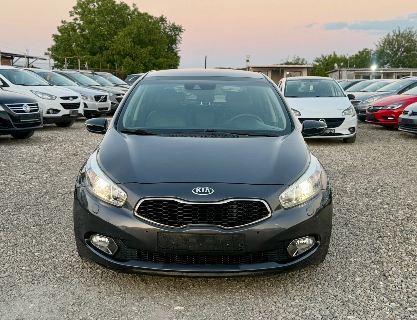 Kia Ceed 1.6 CRDI * АВТОМАТ* НАВИГАЦИЯ* ПАНОРАМА* , снимка 2 - Автомобили и джипове - 55657462