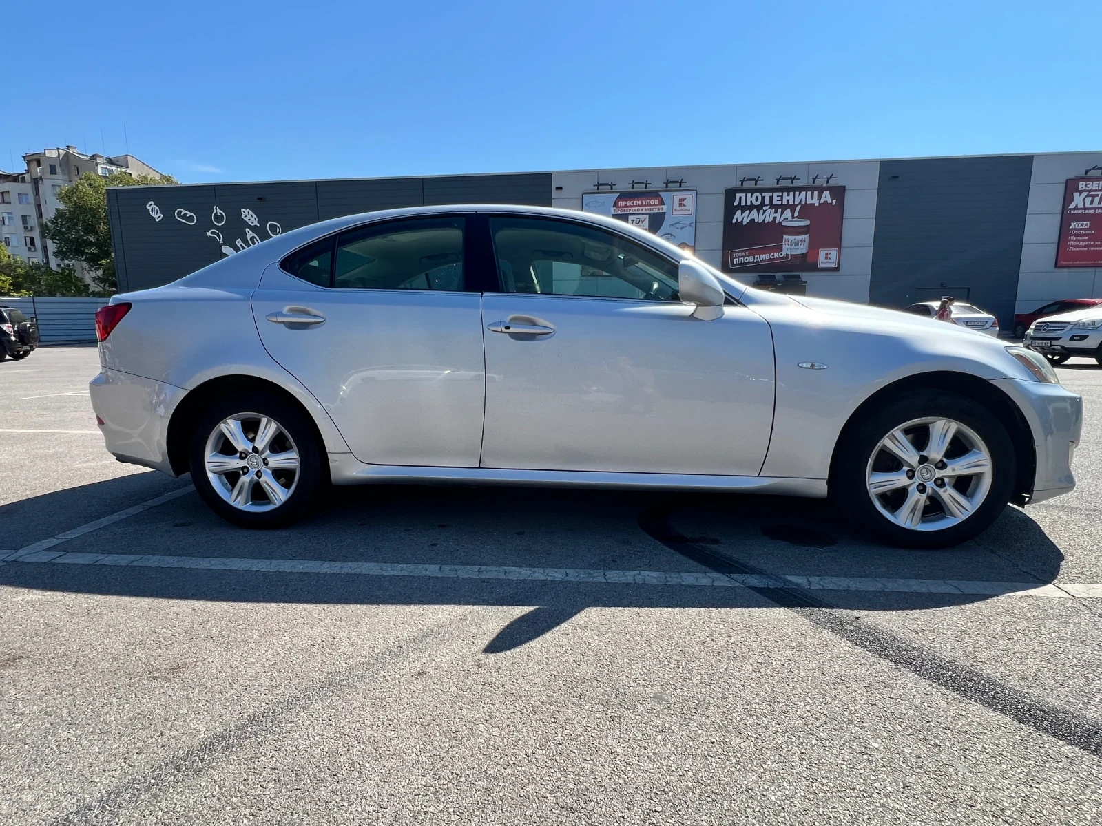Lexus IS 220d, снимка 10 - Автомобили и джипове - 56153107