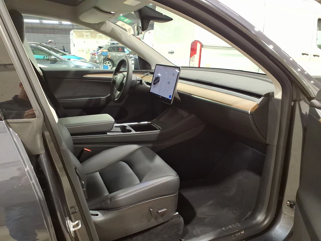 Tesla Model Y Long Range Dual Motor 75 KW Leather Panorama, снимка 6 - Автомобили и джипове - 56288518