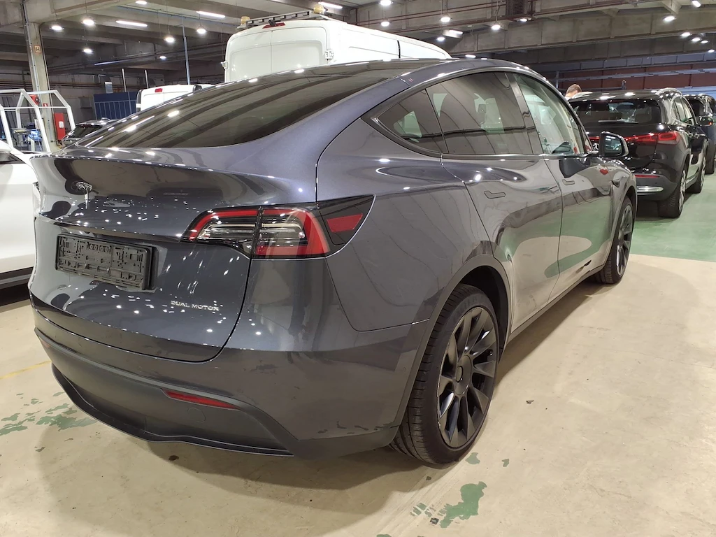 Tesla Model Y Long Range Dual Motor 75 KW Leather Panorama, снимка 5 - Автомобили и джипове - 56288518