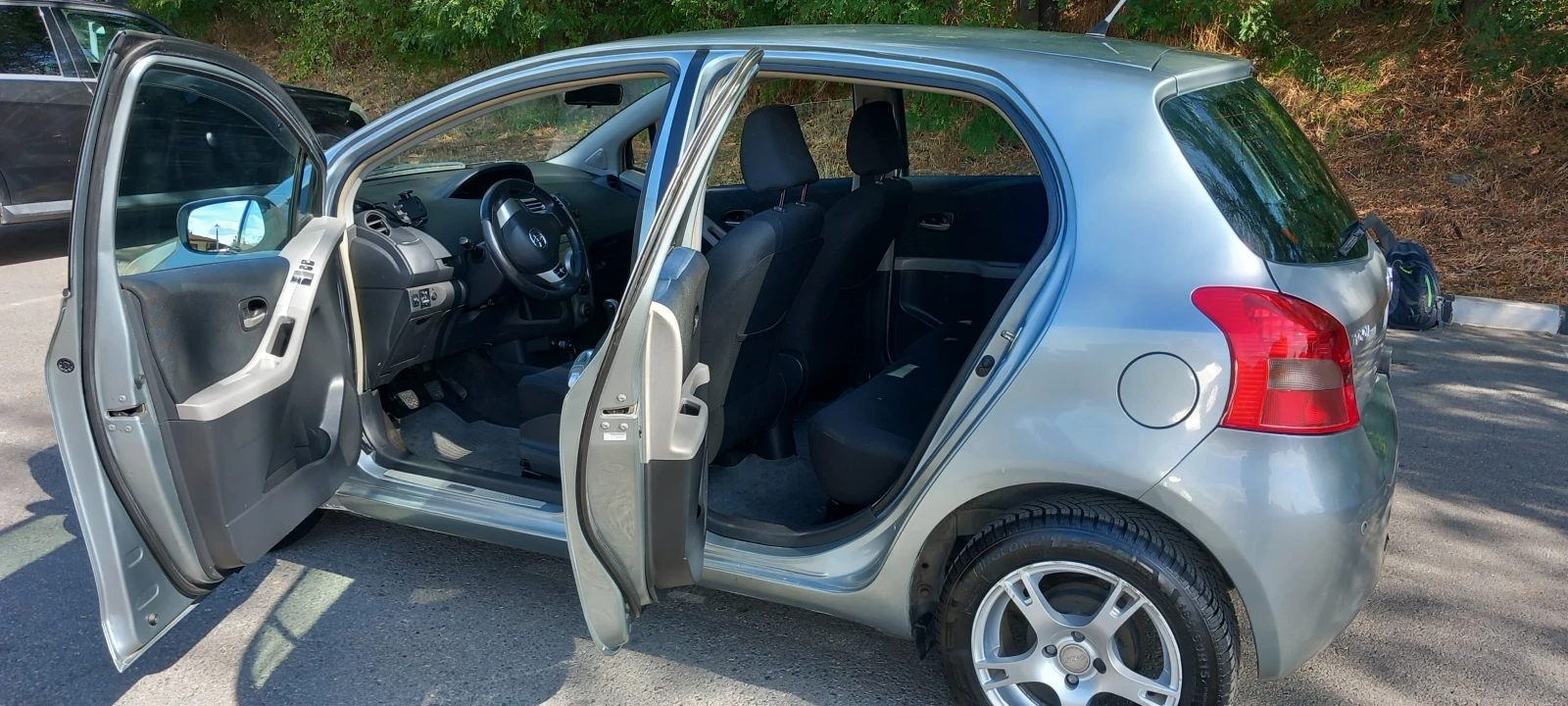 Toyota Yaris 1, 4 D-4D, снимка 5 - Автомобили и джипове - 56298537