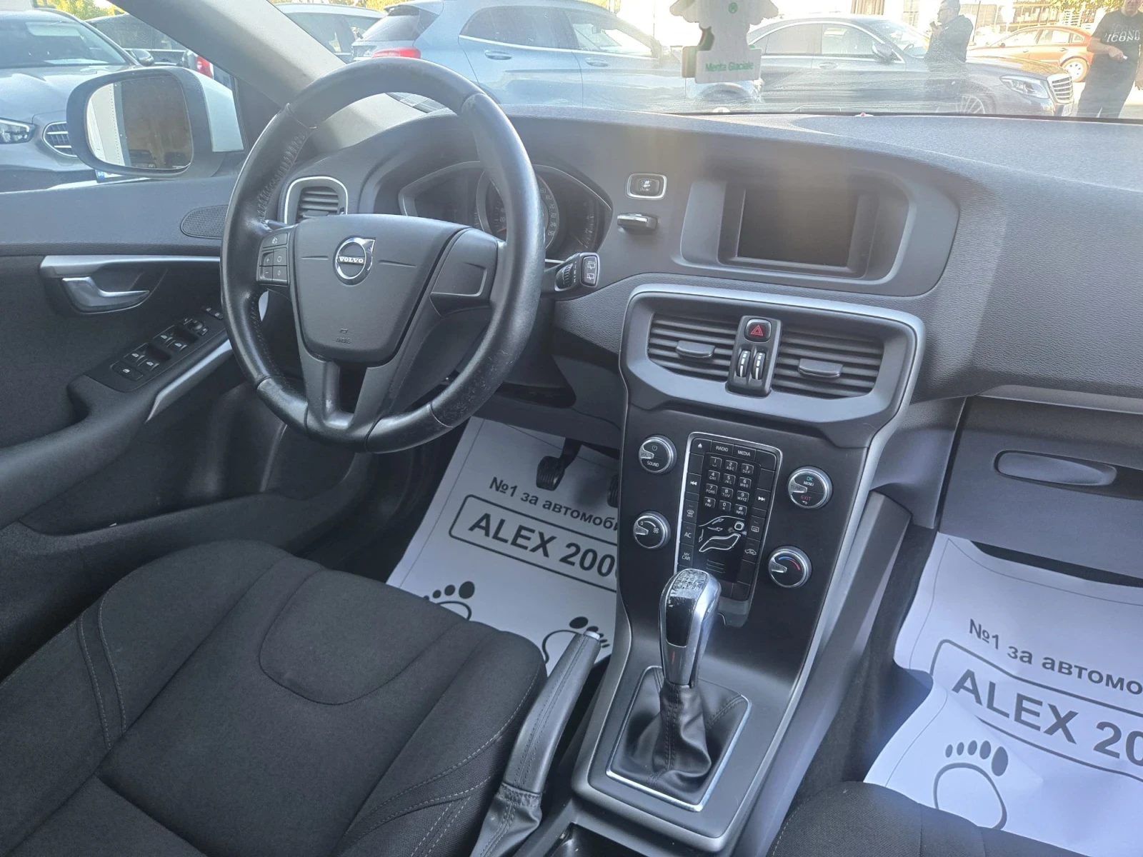 Volvo V40 2.0 дизел, снимка 9 - Автомобили и джипове - 56375056
