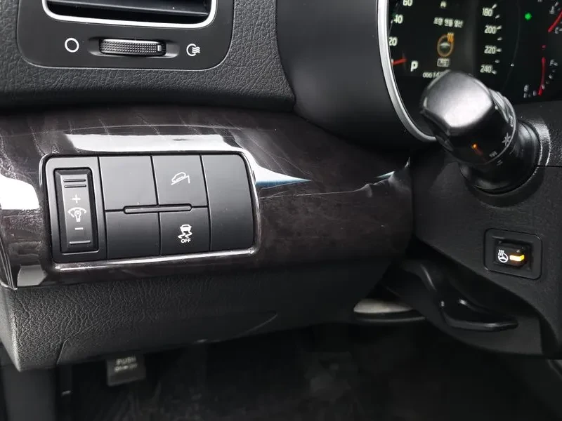 Kia Sorento 2.0 2WD, снимка 13 - Автомобили и джипове - 54264095