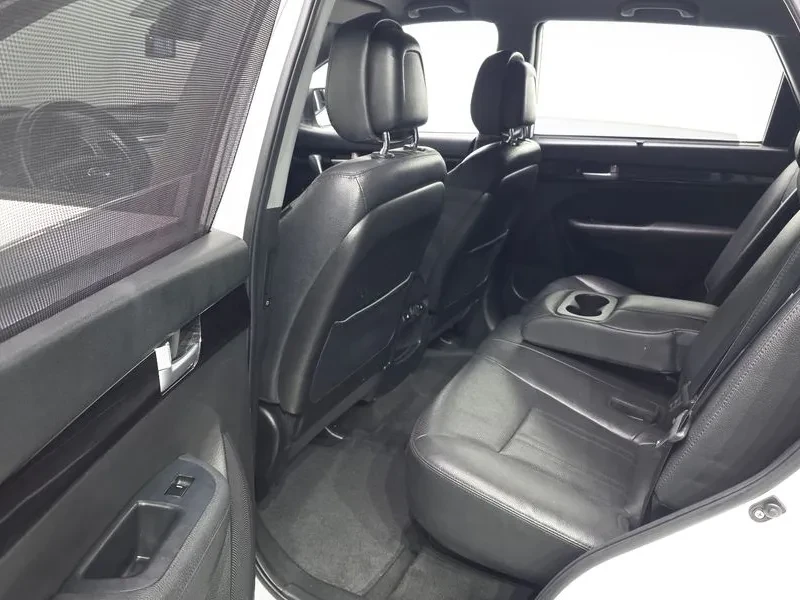 Kia Sorento 2.0 2WD, снимка 11 - Автомобили и джипове - 54264095