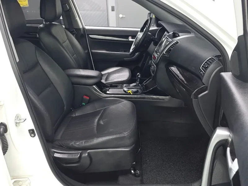 Kia Sorento 2.0 2WD, снимка 12 - Автомобили и джипове - 54264095