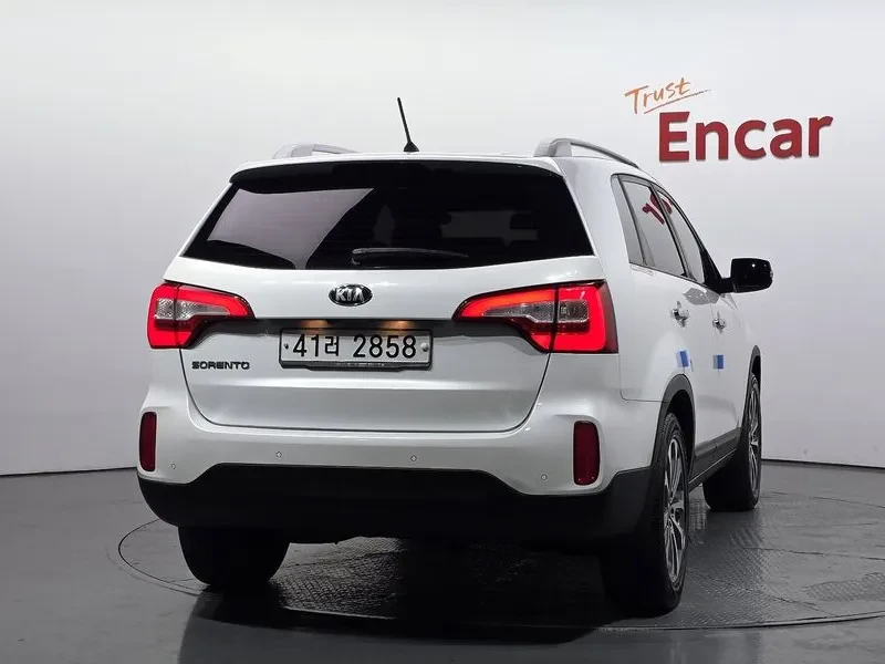 Kia Sorento 2.0 2WD, снимка 4 - Автомобили и джипове - 54264095