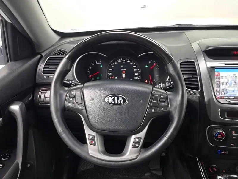Kia Sorento 2.0 2WD, снимка 14 - Автомобили и джипове - 54264095