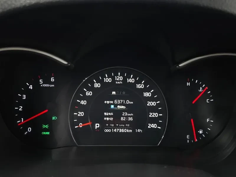 Kia Sorento 2.0 2WD, снимка 8 - Автомобили и джипове - 54264095