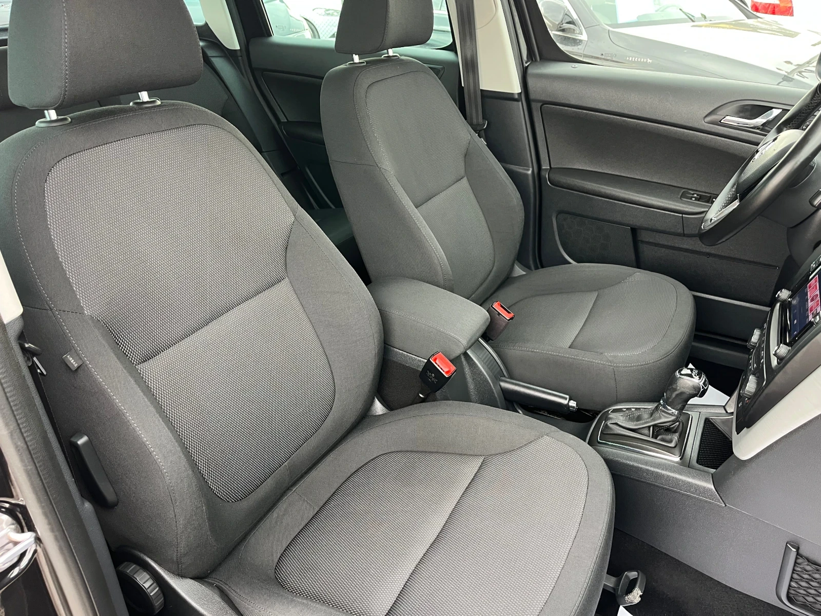 Skoda Yeti 2.0 TDi 150кс 4х4 Automat - изображение 7