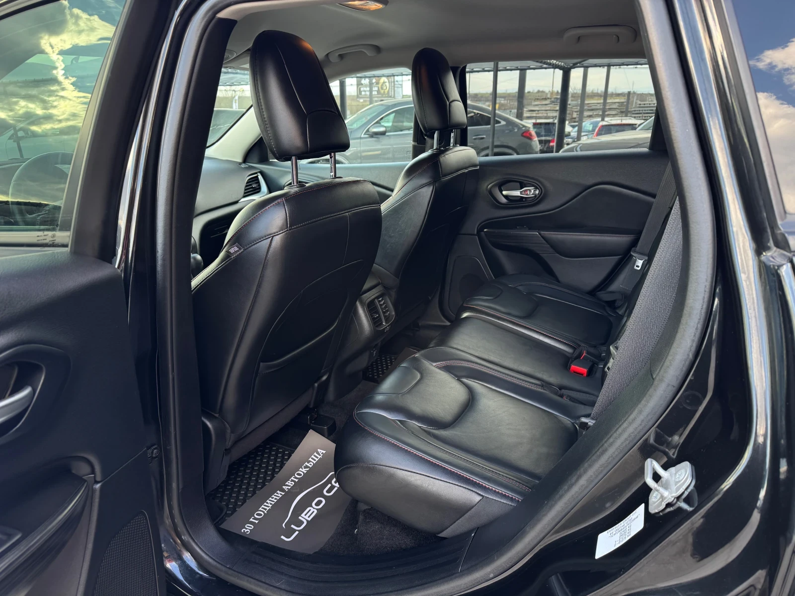 Jeep Cherokee 3.2i-4X4-TRAILHAWK-111хил.км-ТОП, снимка 15 - Автомобили и джипове - 53999793