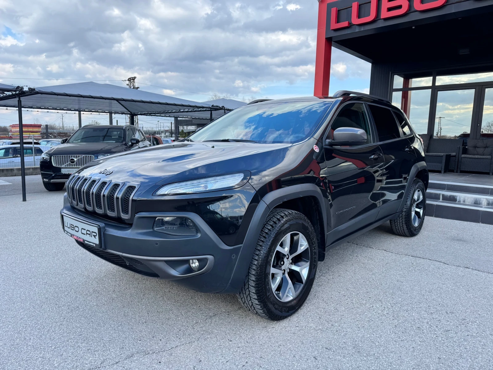 Jeep Cherokee 3.2i-4X4-TRAILHAWK-111хил.км-ТОП, снимка 2 - Автомобили и джипове - 53999793