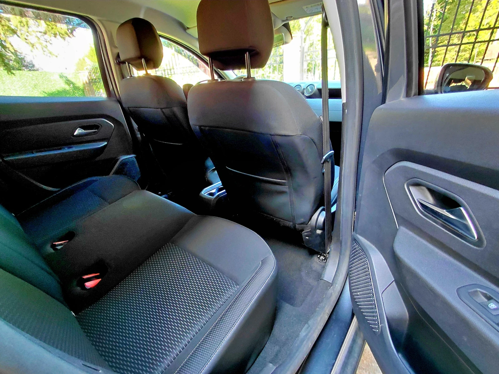 Dacia Duster 4х4/от България/всички екстри/120К реални км., снимка 12 - Автомобили и джипове - 55067324