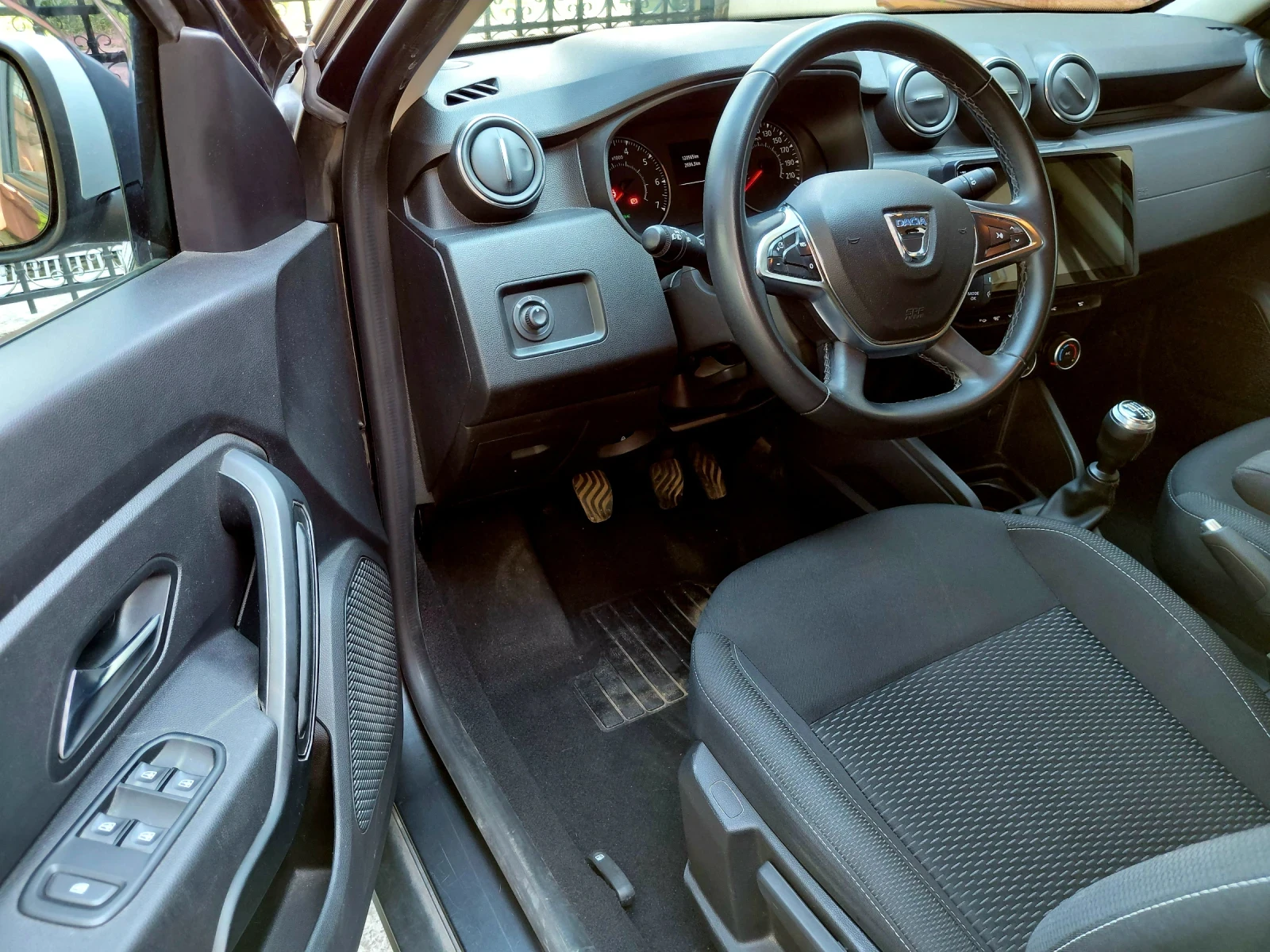 Dacia Duster 4х4/от България/всички екстри/120К реални км., снимка 8 - Автомобили и джипове - 55067324