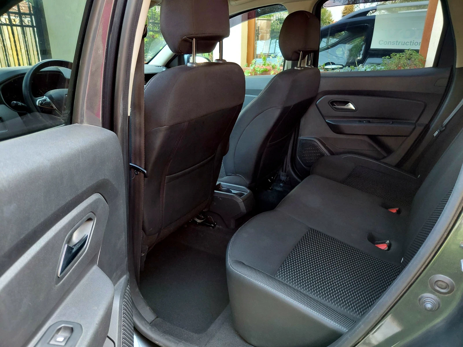 Dacia Duster 4х4/от България/всички екстри/120К реални км., снимка 11 - Автомобили и джипове - 55067324