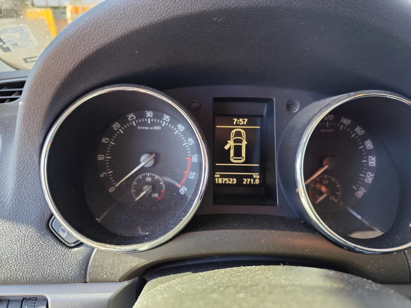 Skoda Yeti, снимка 2 - Автомобили и джипове - 54587540