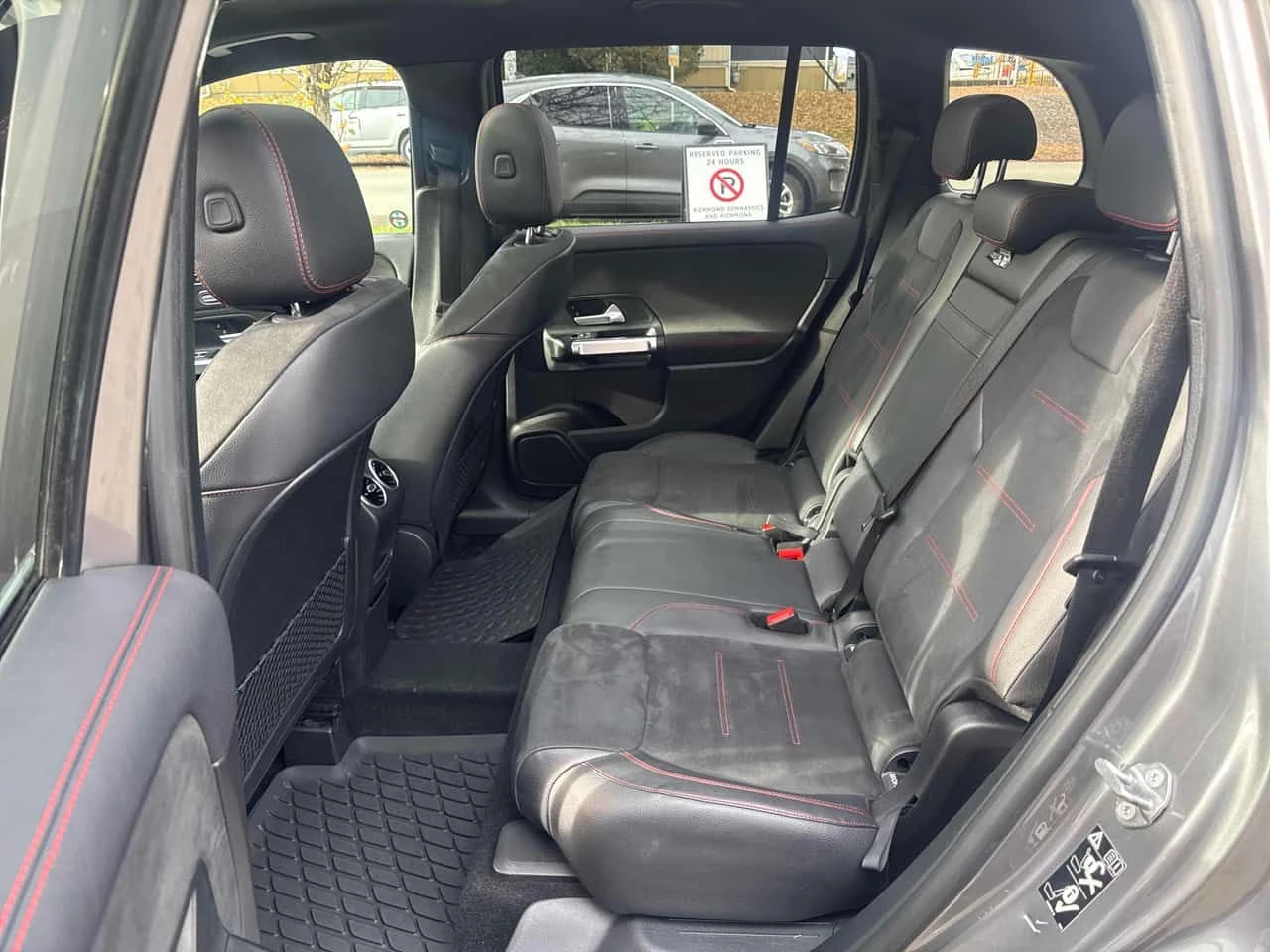 Mercedes-Benz GLB 250 | DISTRONIC | 360 | AMG ПАКЕТ | , снимка 10 - Автомобили и джипове - 54669058