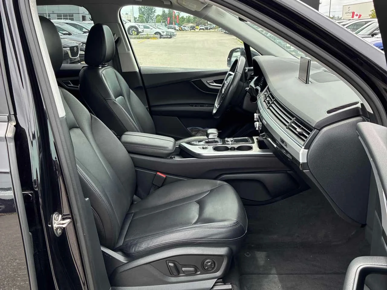 Audi Q7 Progressiv | CARFAX | АВТОКРЕДИТ БЕЗ ПЪРВОНАЧАЛНА, снимка 11 - Автомобили и джипове - 55621637
