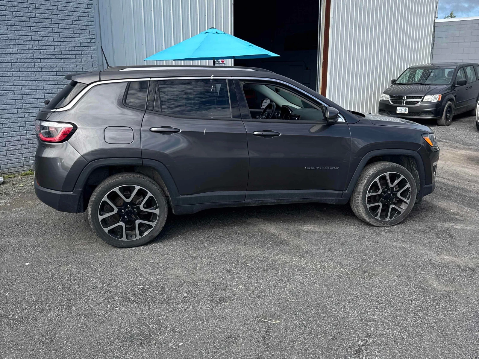 Jeep Compass Limited* CARFAX* АВТОКРЕДИТ БЕЗ ПЪРВОНАЧАЛНА ВНОСК, снимка 3 - Автомобили и джипове - 55999676