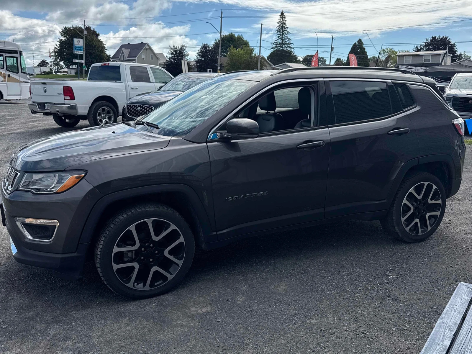 Jeep Compass Limited* CARFAX* АВТОКРЕДИТ БЕЗ ПЪРВОНАЧАЛНА ВНОСК, снимка 2 - Автомобили и джипове - 55999676