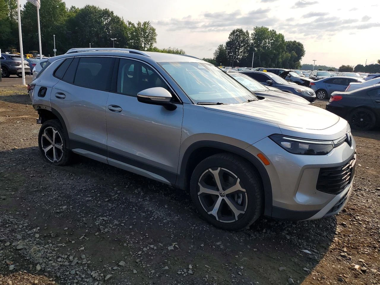 VW Tiguan SE, снимка 4 - Автомобили и джипове - 56071395