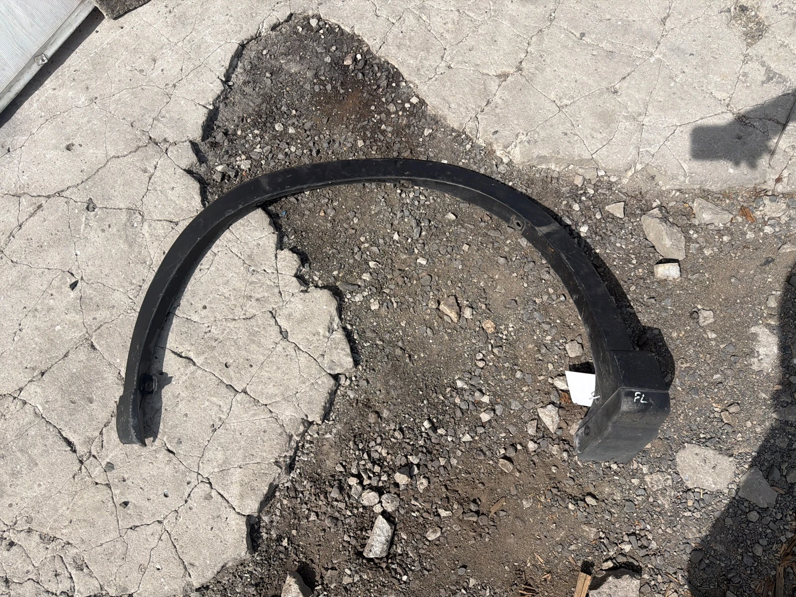 лайсна (вежда) преден ляв калник KD5351W31 Mazda CX 5