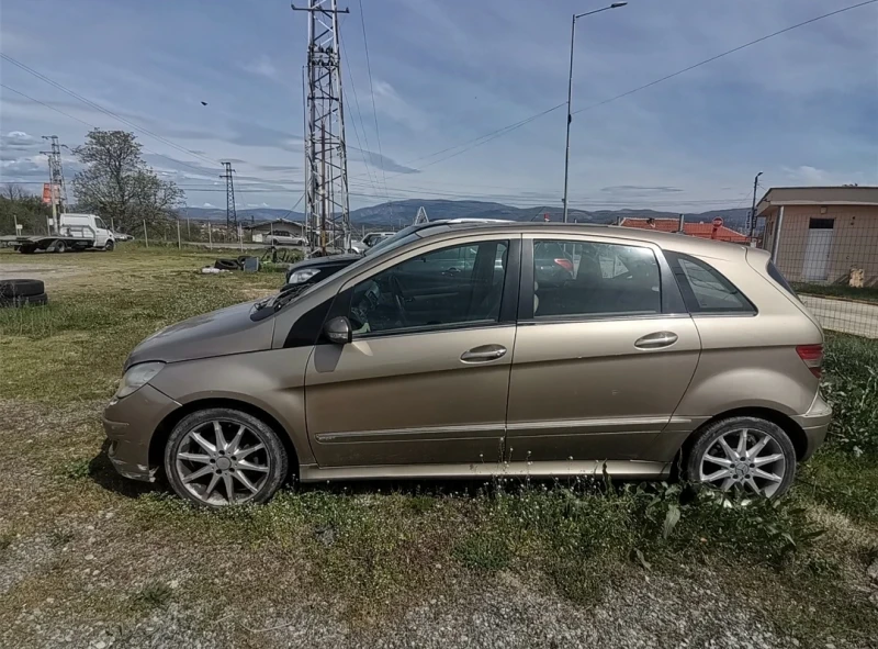 Mercedes-Benz B 200 CDI SPORT, снимка 3 - Автомобили и джипове - 52101128