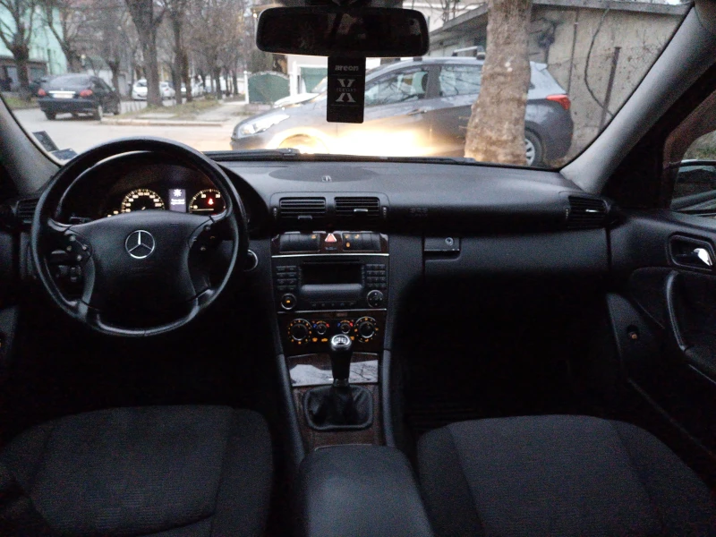 Mercedes-Benz C 200 facelift, снимка 16 - Автомобили и джипове - 49000003