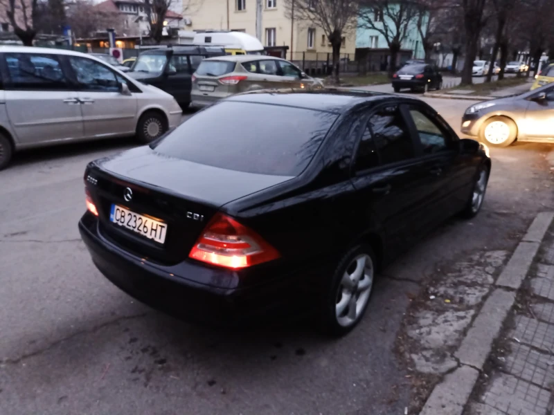 Mercedes-Benz C 200 facelift, снимка 13 - Автомобили и джипове - 49000003