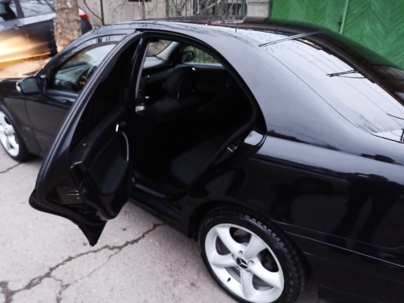 Mercedes-Benz C 200 facelift, снимка 6 - Автомобили и джипове - 49000003