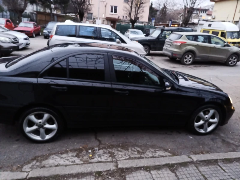 Mercedes-Benz C 200 facelift, снимка 9 - Автомобили и джипове - 49000003