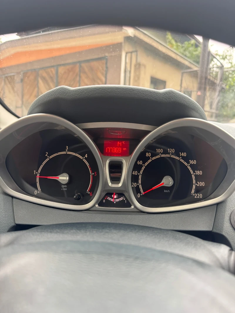 Ford Fiesta 1.4TDCI, снимка 7 - Автомобили и джипове - 52261791