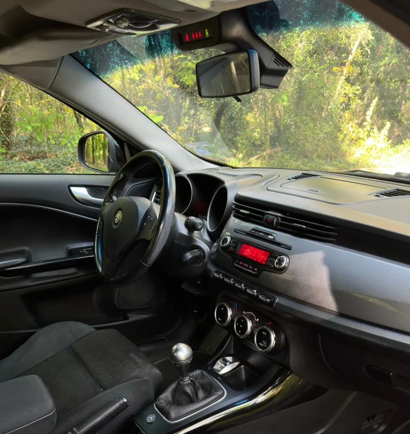 Alfa Romeo Giulietta 1.4 120 коня Бензин/Газ, снимка 13 - Автомобили и джипове - 53174529