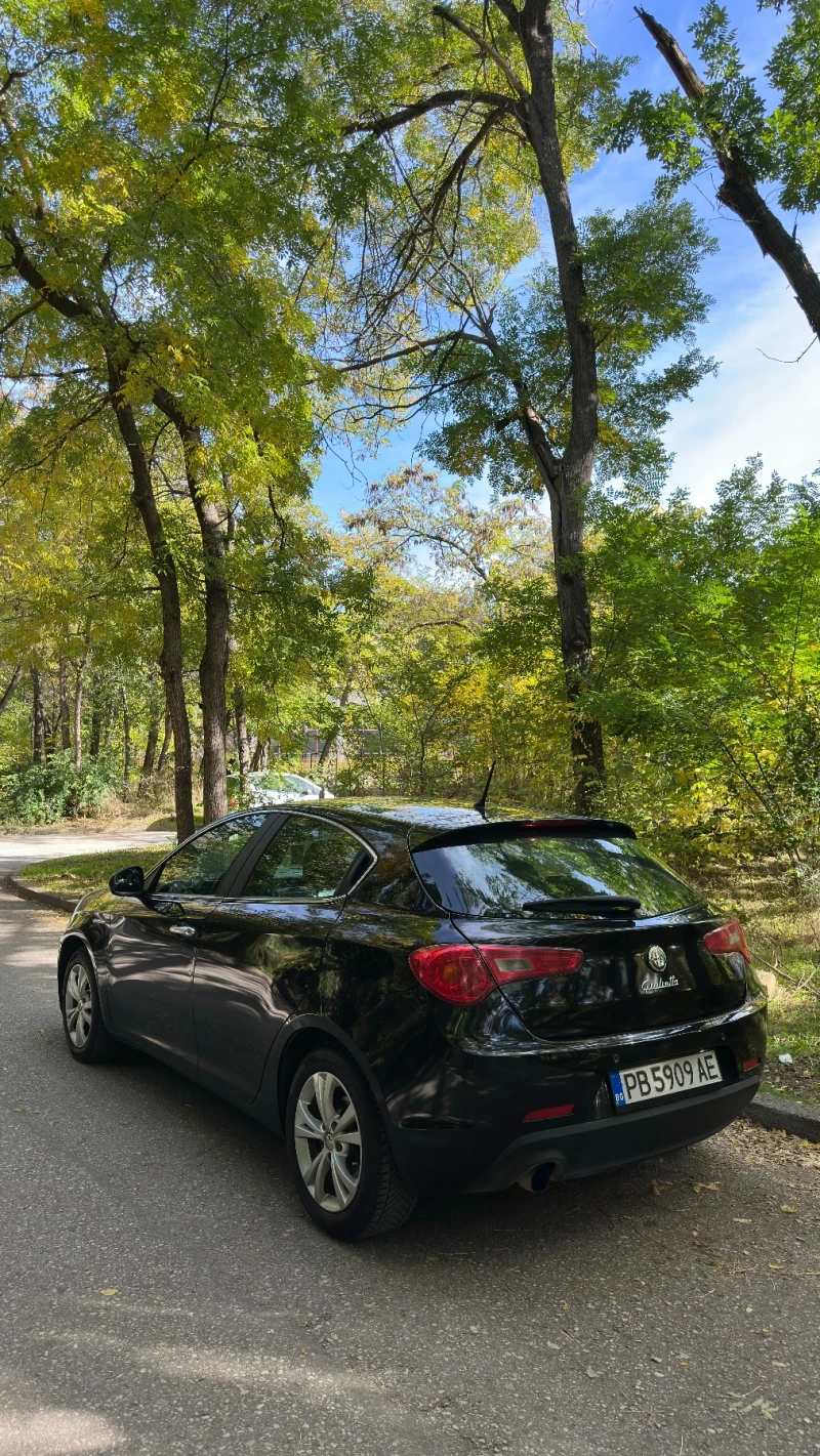 Alfa Romeo Giulietta 1.4 120 коня Бензин/Газ, снимка 8 - Автомобили и джипове - 53174529