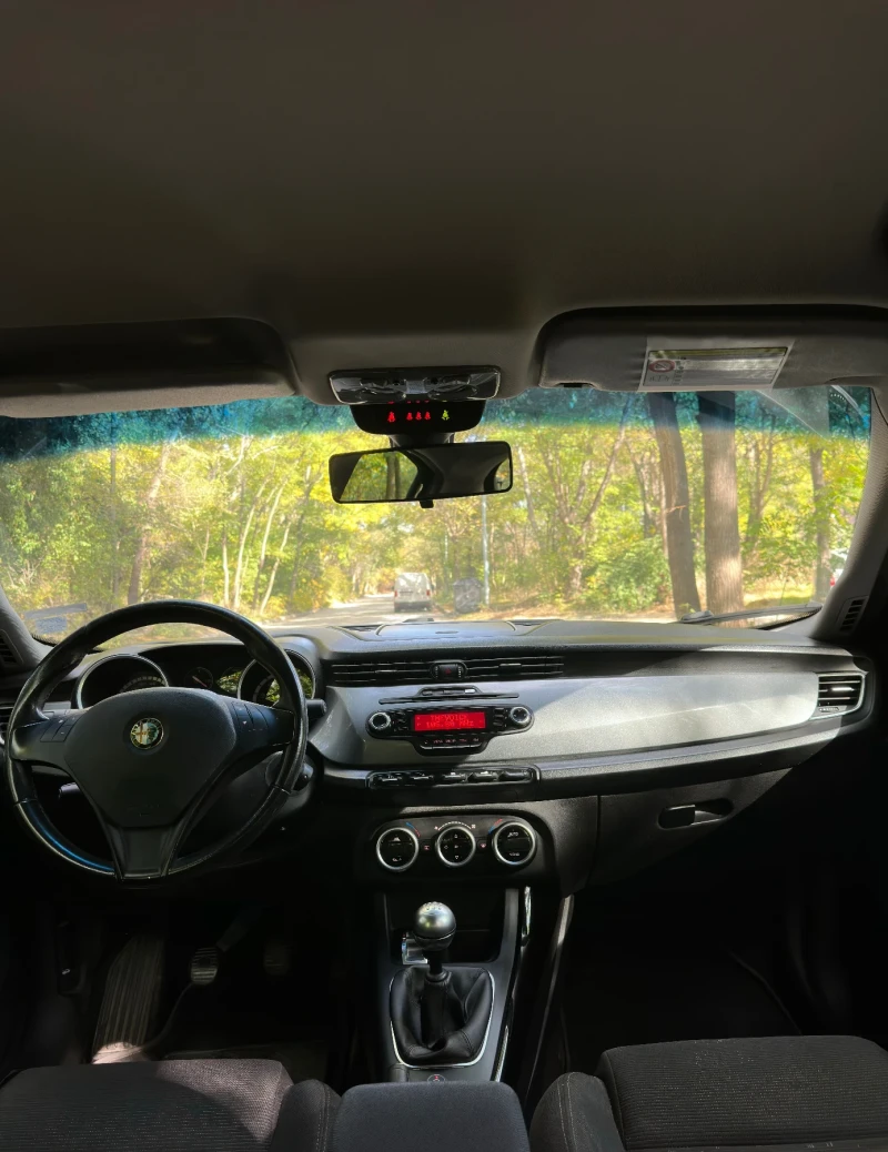 Alfa Romeo Giulietta 1.4 120 коня Бензин/Газ, снимка 15 - Автомобили и джипове - 53174529