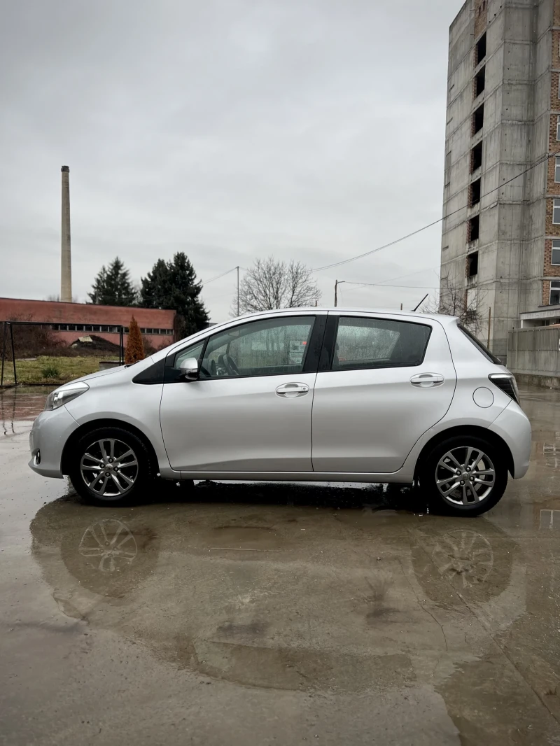 Toyota Yaris 1.0 VVT-i NAVI | CAM, снимка 5 - Автомобили и джипове - 53470199