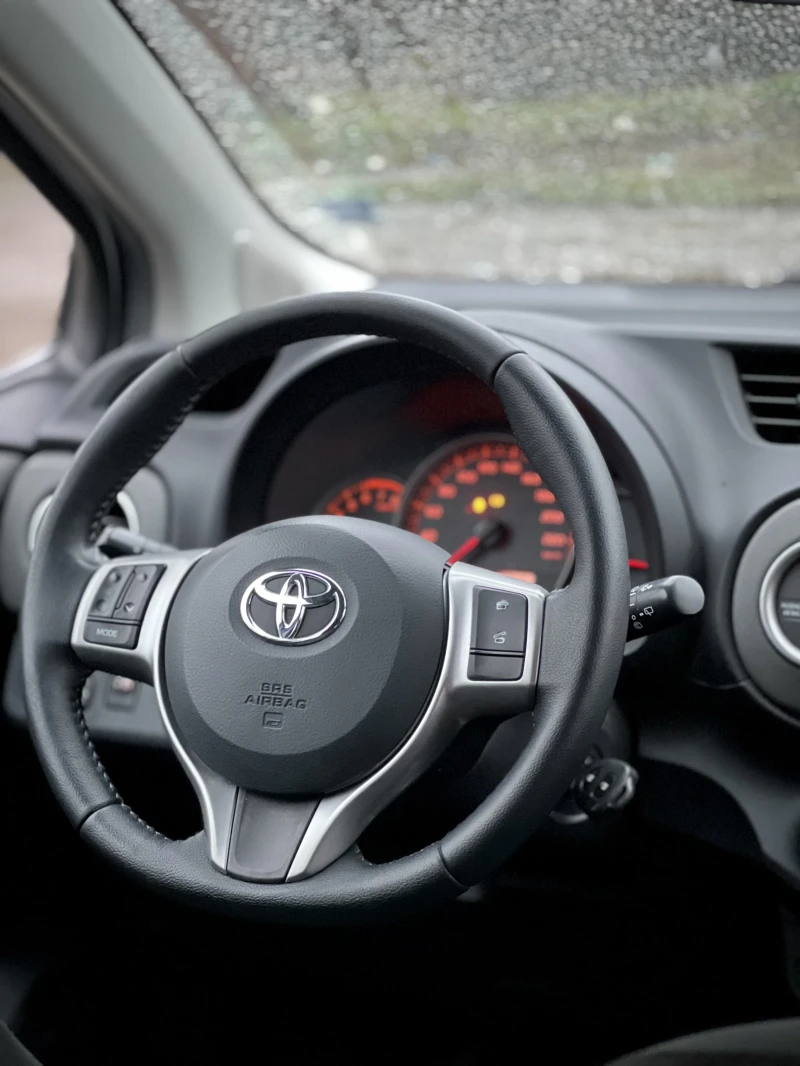 Toyota Yaris 1.0 VVT-i NAVI | CAM, снимка 9 - Автомобили и джипове - 53470199