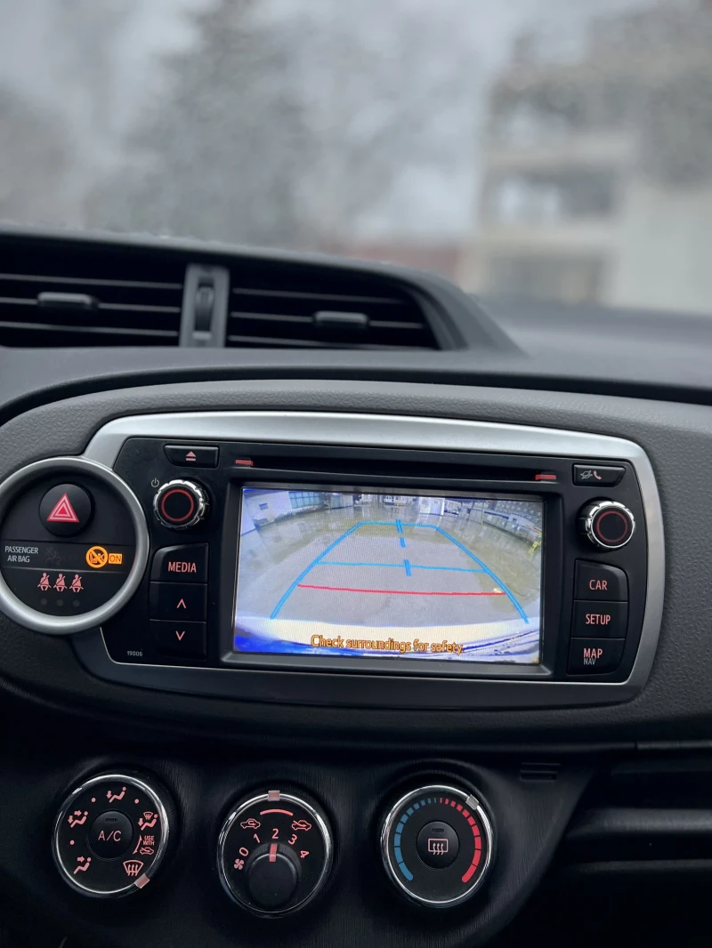 Toyota Yaris 1.0 VVT-i NAVI | CAM, снимка 11 - Автомобили и джипове - 53470199