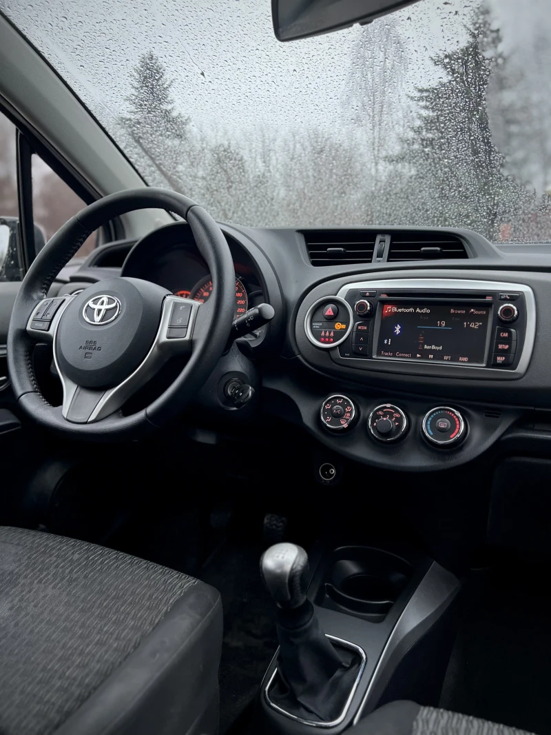 Toyota Yaris 1.0 VVT-i NAVI | CAM, снимка 15 - Автомобили и джипове - 53470199