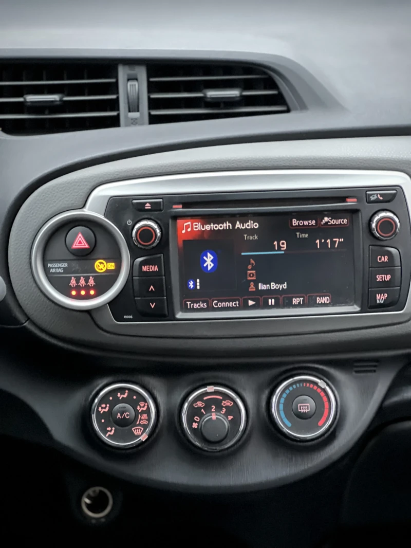 Toyota Yaris 1.0 VVT-i NAVI | CAM, снимка 10 - Автомобили и джипове - 53470199