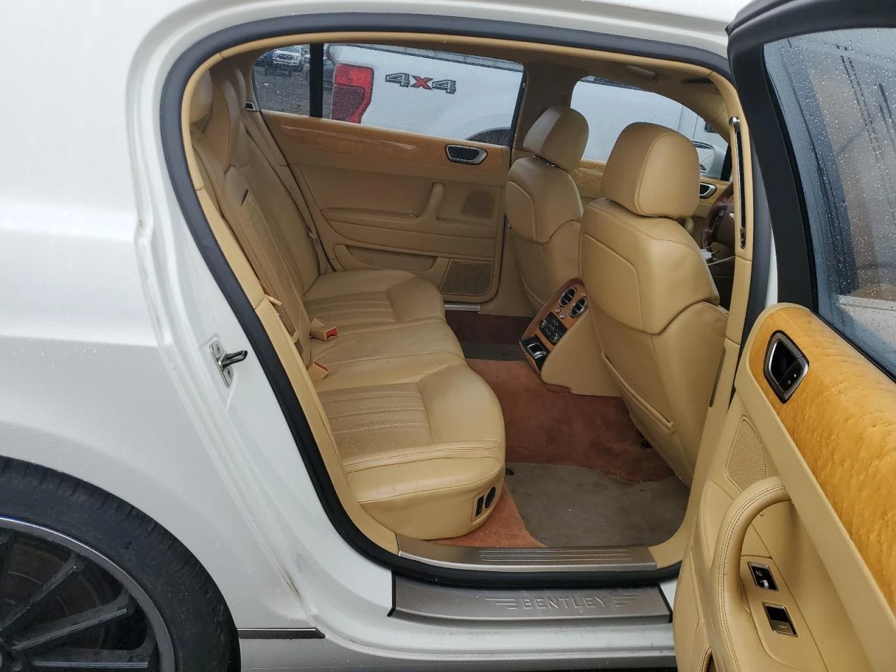 Bentley Flying Spur * Възможност за Лизинг*  - изображение 10