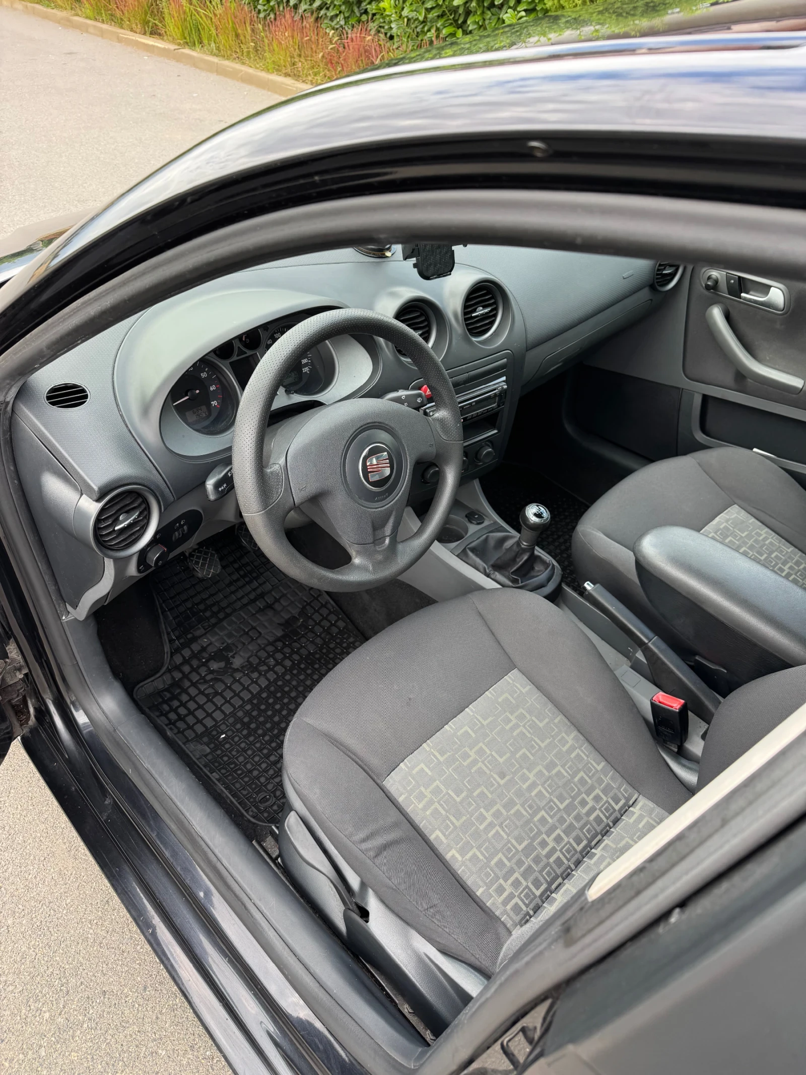 Seat Ibiza 1.2 75 k.s 2009 - изображение 8