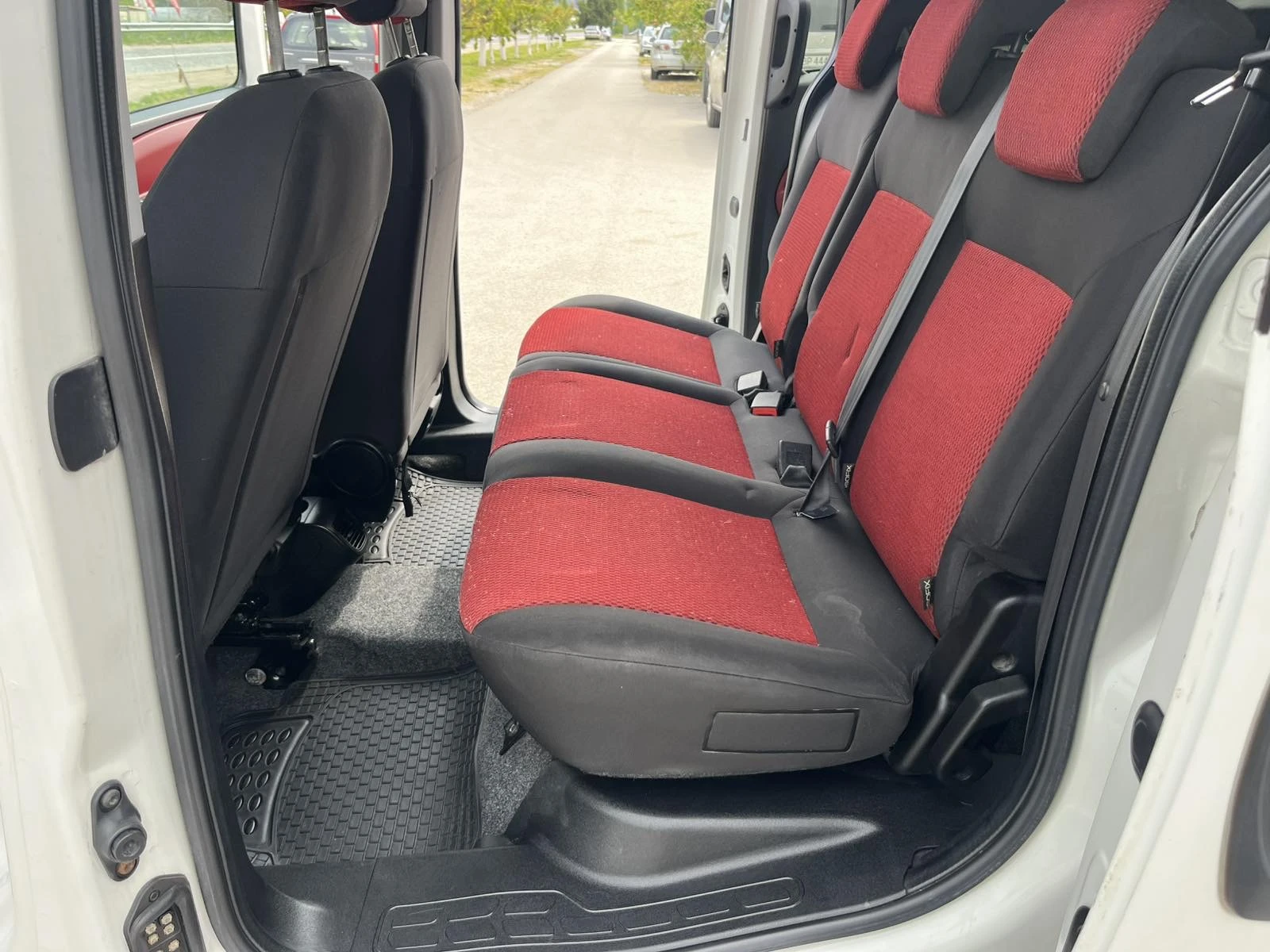 Fiat Doblo MAXI 1.6 M-JET EURO 5B 90кс AВТОМАТ ВНОС ИТАЛИЯ, снимка 9 - Автомобили и джипове - 53192127