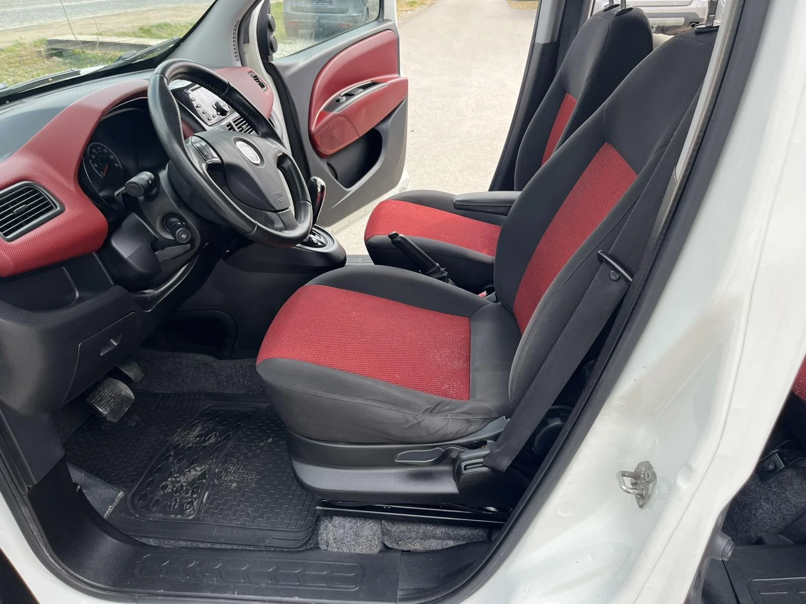 Fiat Doblo MAXI 1.6 M-JET EURO 5B 90кс AВТОМАТ ВНОС ИТАЛИЯ, снимка 8 - Автомобили и джипове - 53192127