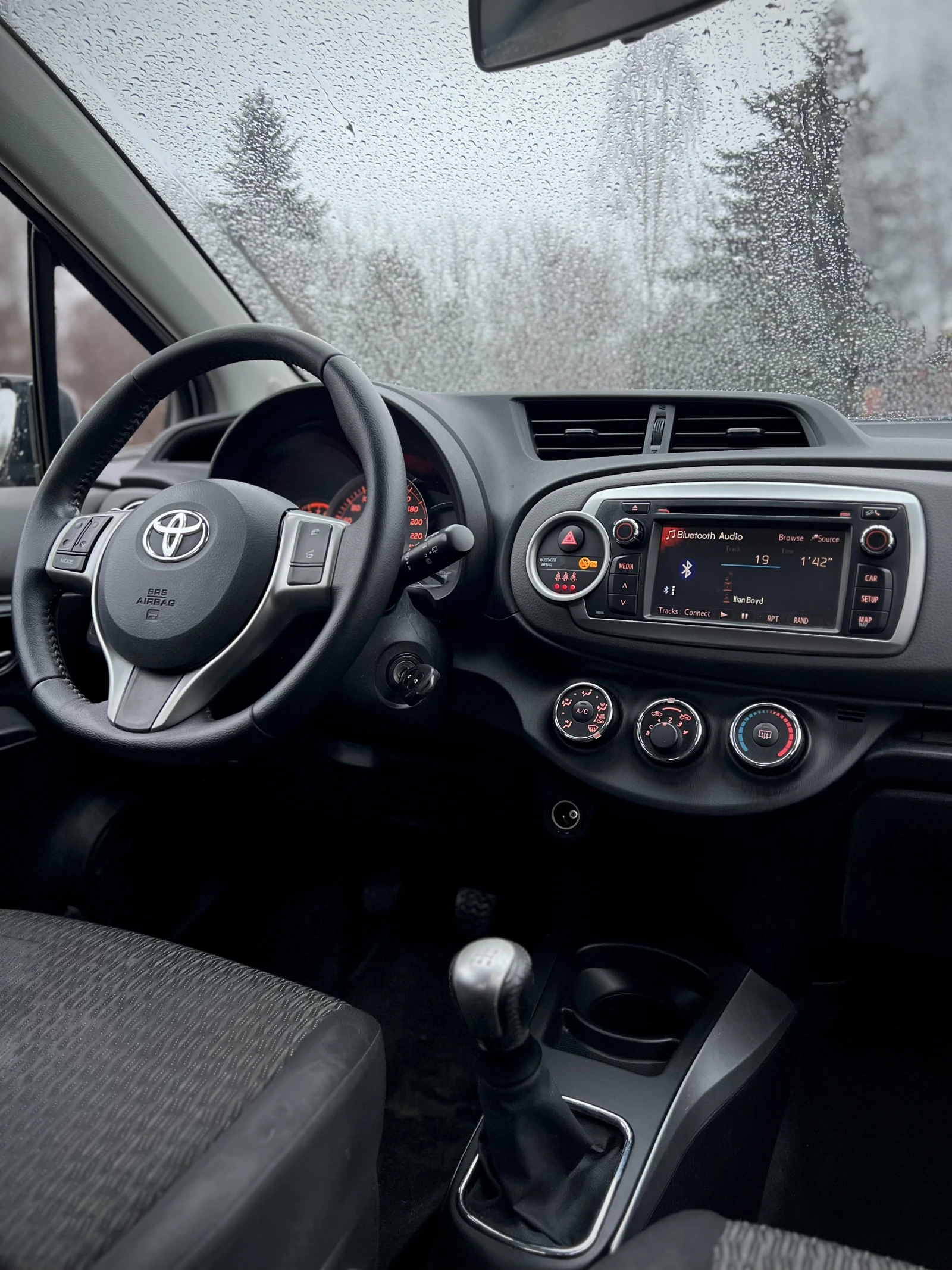Toyota Yaris 1.0 VVT-i NAVI | CAM, снимка 15 - Автомобили и джипове - 53470199