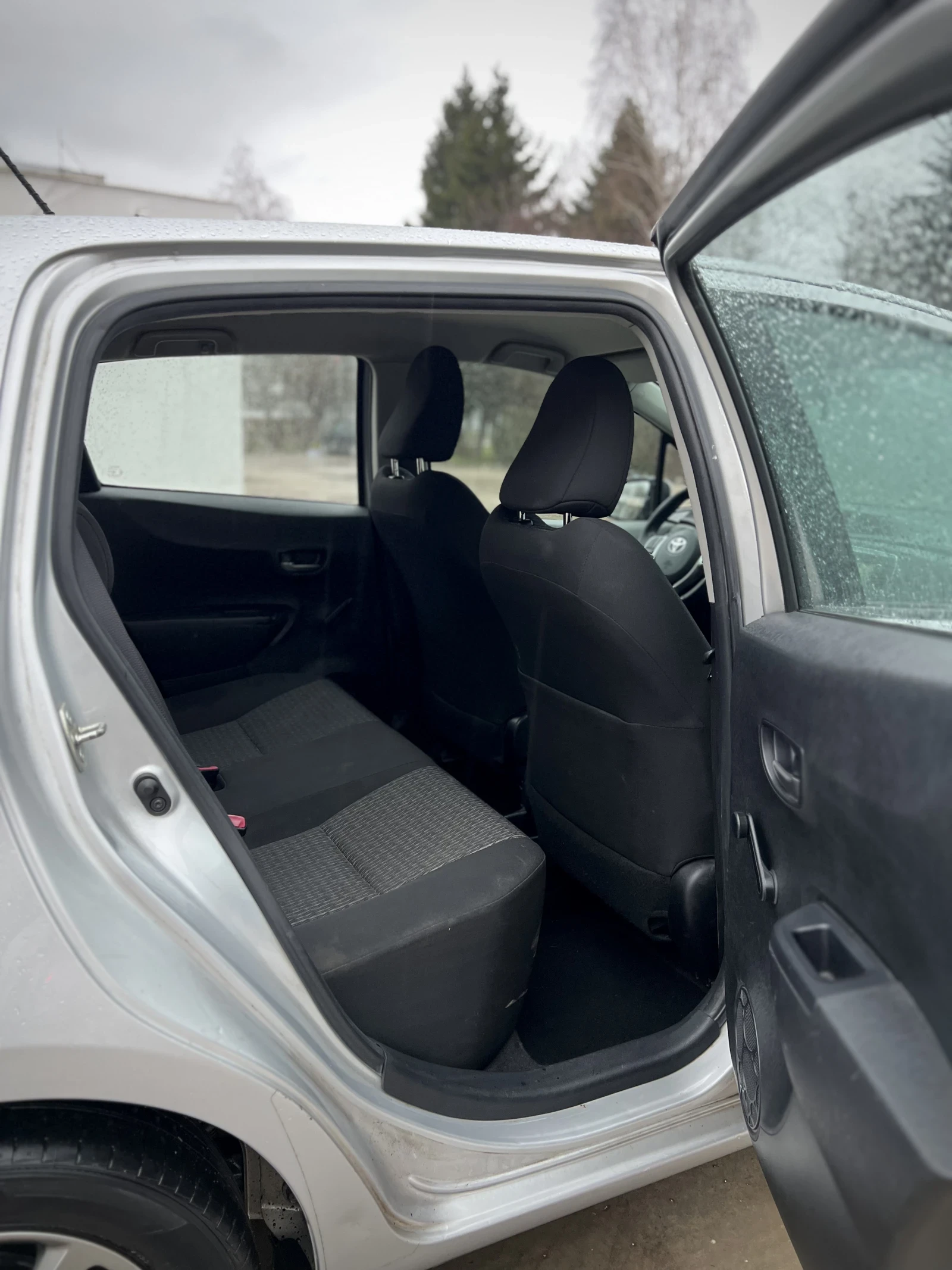 Toyota Yaris 1.0 VVT-i NAVI | CAM, снимка 13 - Автомобили и джипове - 53470199