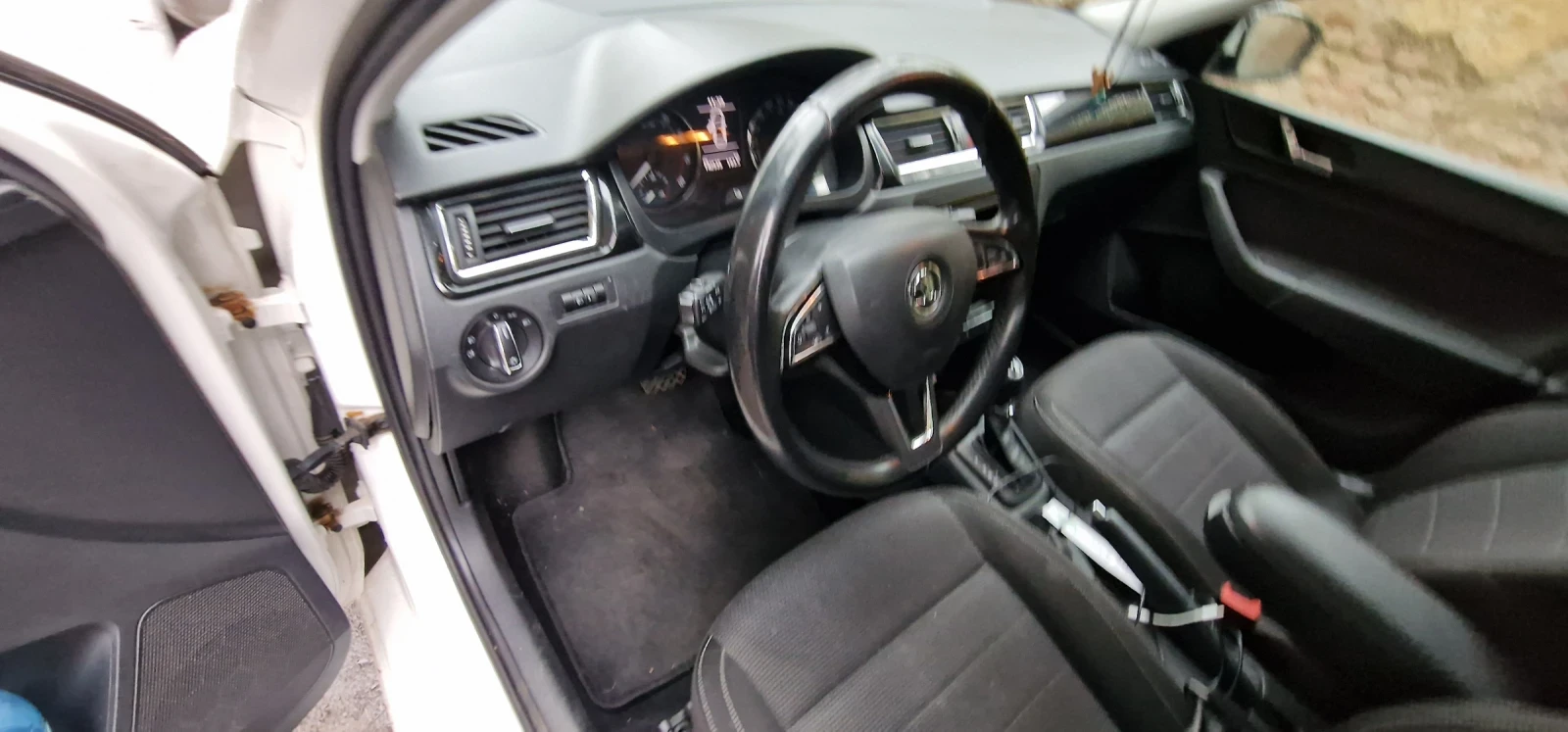 Skoda Rapid 151000, снимка 10 - Автомобили и джипове - 53829494